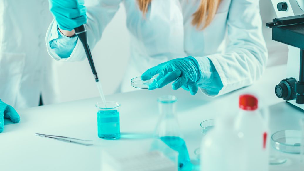 ?；穼嶒炇冶O(jiān)控安裝